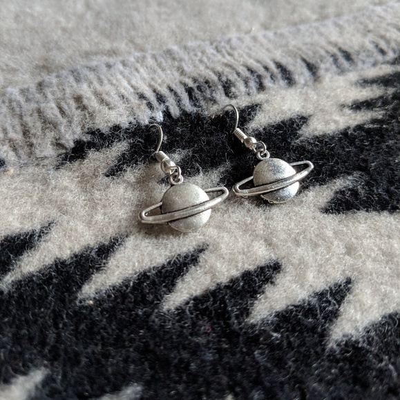✨2 for 10✨ Saturn Outer Space Charm Earrings - Picture 4 of 6